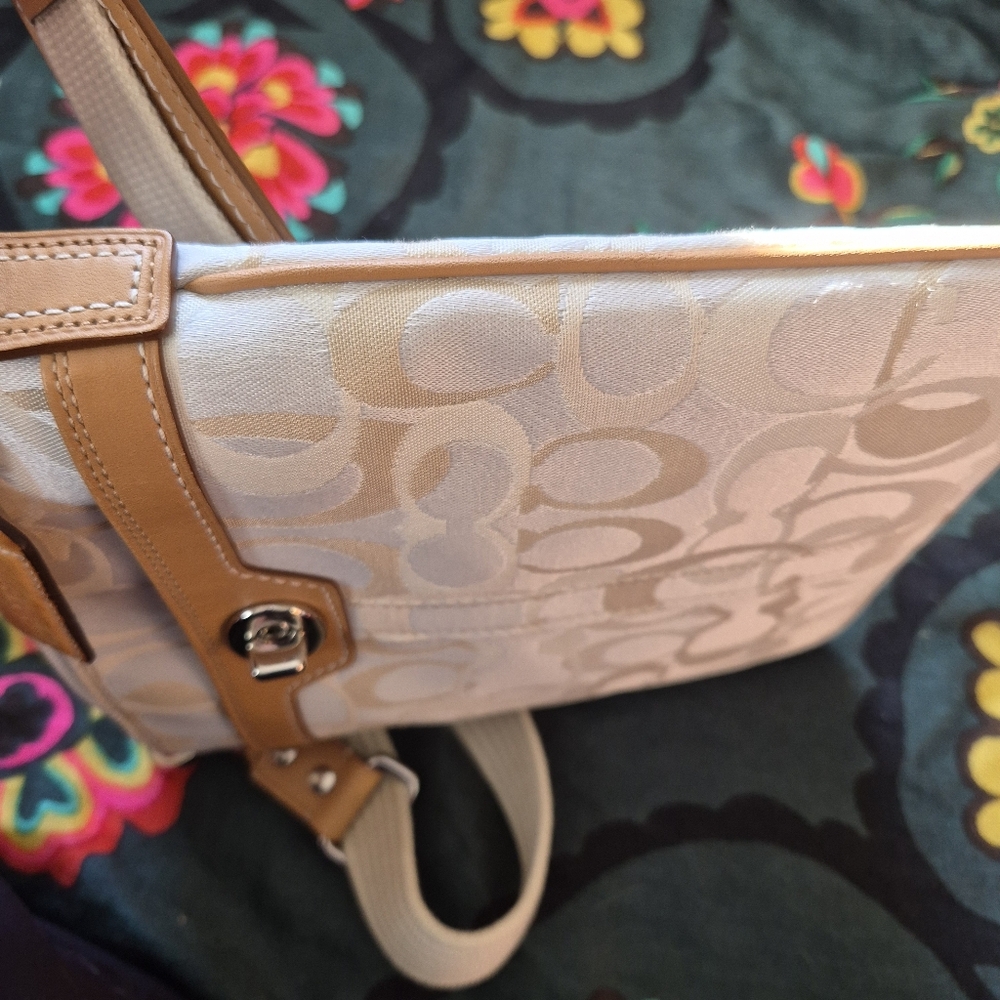 Coach Hampton Op. Art North/South Swinhpack Crossbody, Like New - Picture 6 of 12
